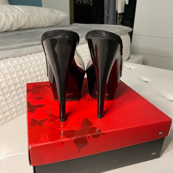 Black, 6” Platform Slide. Barely worn, like new!! - Picture 4 of 7